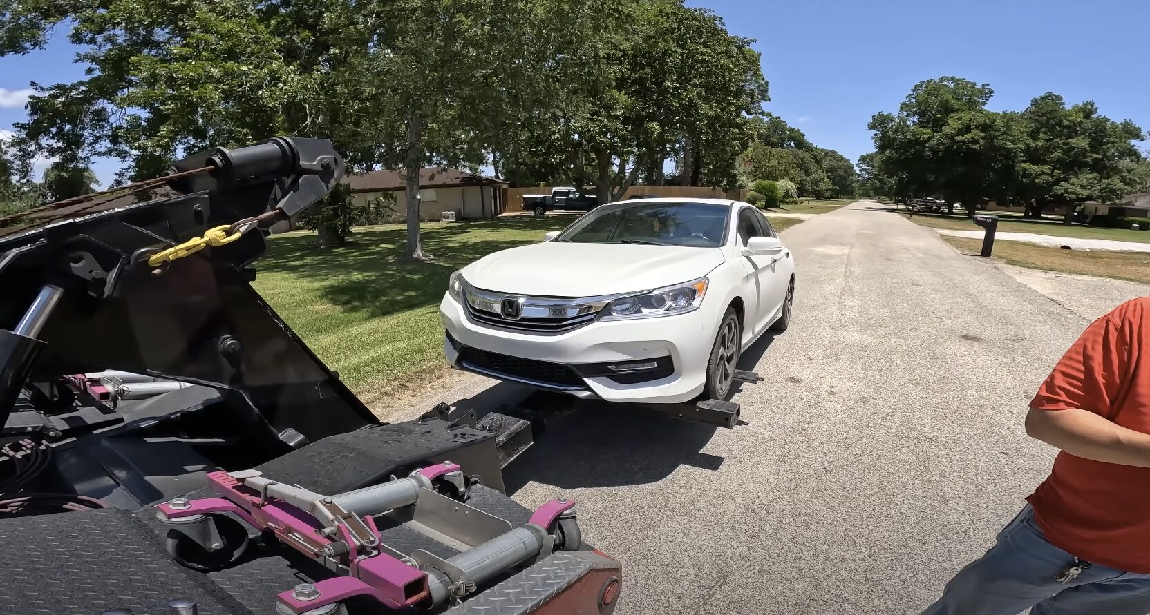 Doral Tow Service - Professional vehicle towing and roadside assistance Professional tow truck operator loading a vehicle onto flatbed truck in Doral, FL